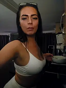 KissMeKylie online show from 11.07.25