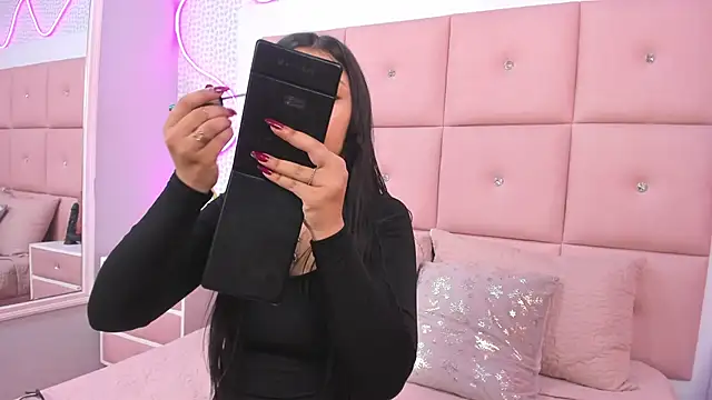 DaisySnugs1 online show from 11.24.25