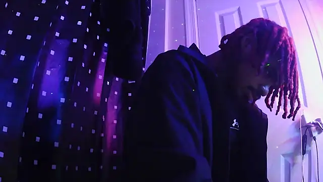 Snapshot of risktakinndolo chatting on 10.02.25 risktakinndolo online show from 10.02.25