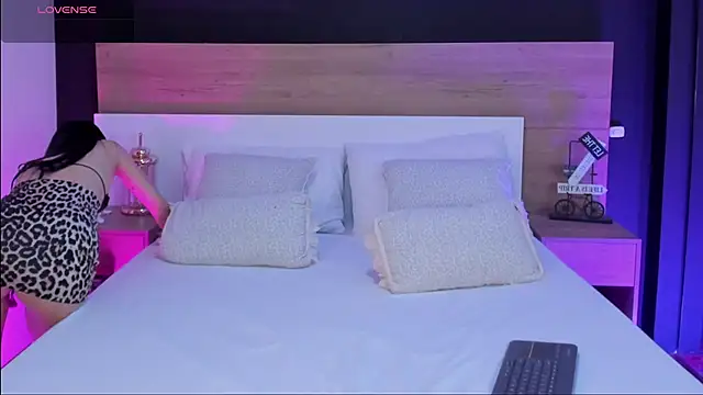 MiaTaylorSweet online show from 01.18.26