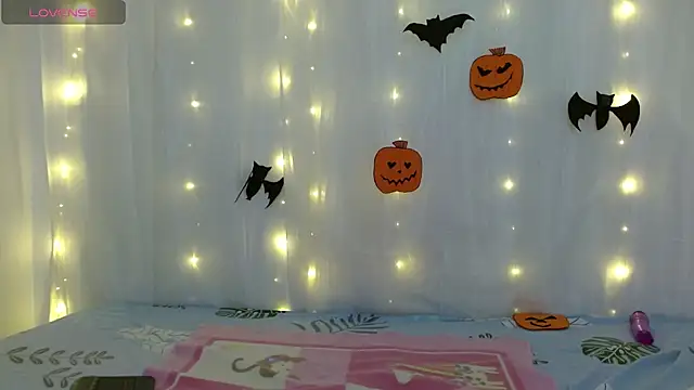 Snapshot of NoraParkeer chatting on 10.09.25 NoraParkeer online show from 10.09.25