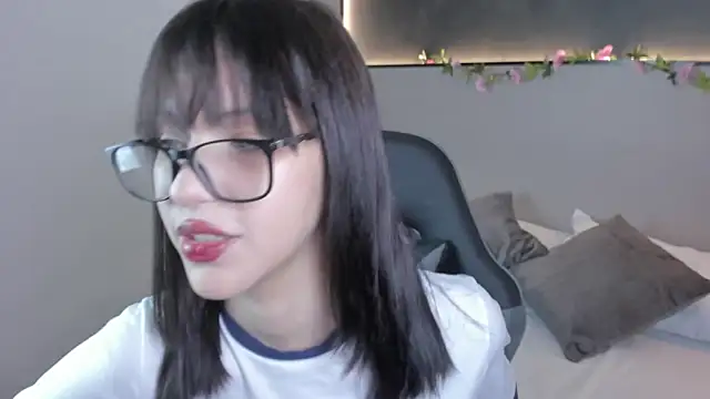 Snapshot of nessnesta chatting on 09.12.25 nessnesta online show from 09.12.25