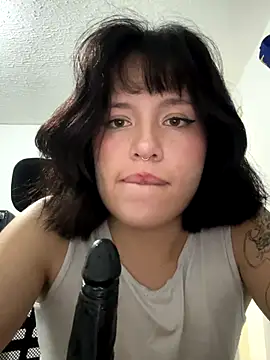 Snapshot of aliciia_23 chatting on 09.28.25 aliciia 23 online show from 09.28.25