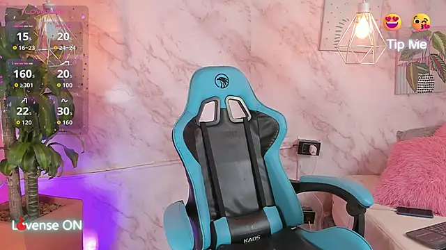 Snapshot of cristal_herrera_ chatting on 10.09.25 cristal herrera online show from 10.09.25