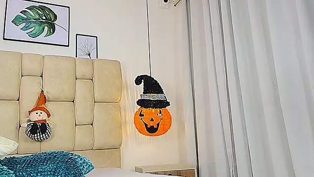 Snapshot of elizawiliamst chatting on 10.18.25 elizawiliamst online show from 10.18.25