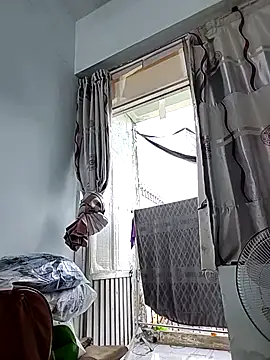 Snapshot of simsim-00 chatting on 03.12.26 simsim-00 online show from 03.12.26