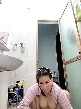 Snapshot of simsim-00 chatting on 03.13.26 simsim-00 online show from 03.13.26