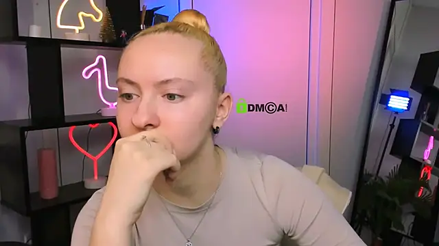 mila glow1 online show from 12.21.25