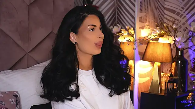 EvaRhea online show from 12.16.25