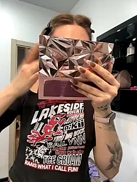 LunaMillie online show from 11.02.25