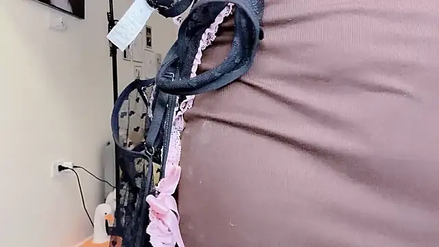 MaiLiiil online show from 12.18.25