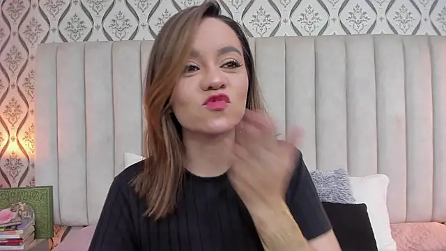 Sky Junne online show from 10.12.25