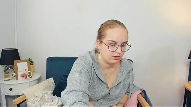 AliceCrazy69 online show from 09.17.25