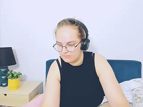 AliceCrazy69 online show from 10.11.25