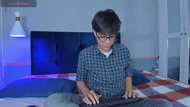 Tsuki Maru online show from 09.20.25