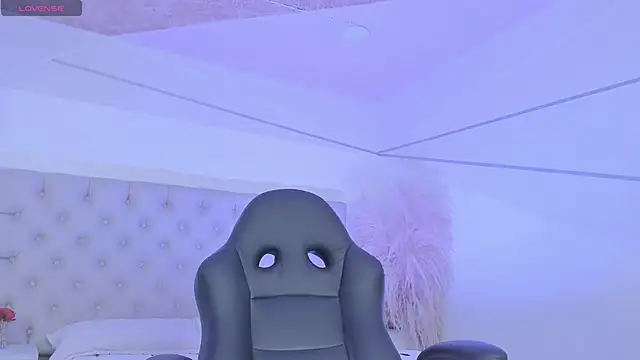 Snapshot of BritanyBrown_ chatting on 04.13.26 BritanyBrown online show from 04.13.26