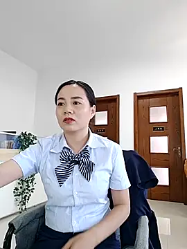 Snapshot of bingxin- chatting on 10.31.25 bingxin- online show from 10.31.25