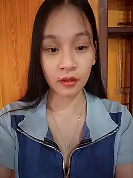 Snapshot of ChiecumBae chatting on 10.18.25 ChiecumBae online show from 10.18.25