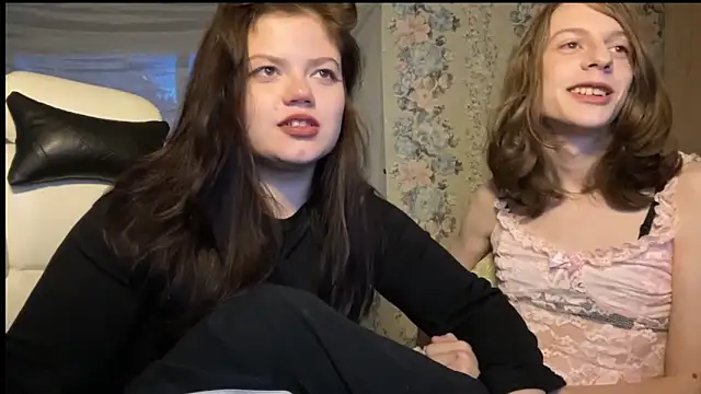 Snapshot of GoddessDarina chatting on 09.19.25 GoddessDarina online show from 09.19.25