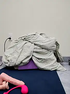 Snapshot of Lyly_suri07 chatting on 12.19.25 Lyly suri07 online show from 12.19.25