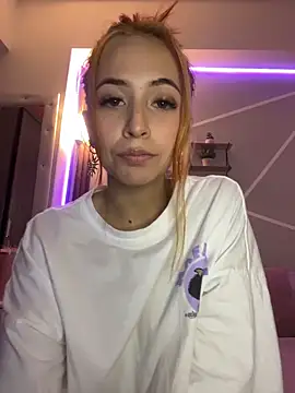 Snapshot of Little_ginger chatting on 10.12.25 Little ginger online show from 10.12.25