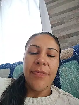 KittyHoleshot87 online show from 04.17.26