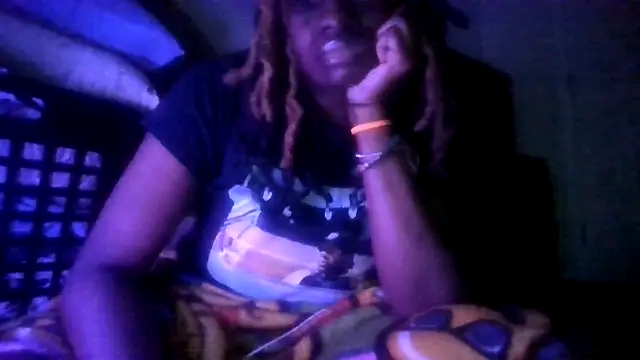 Snapshot of prettymaa chatting on 10.18.25 prettymaa online show from 10.18.25