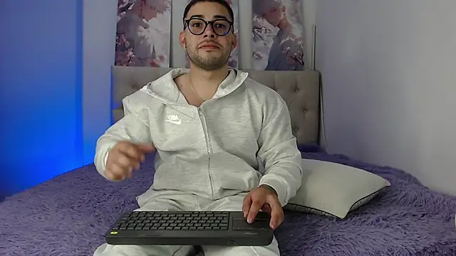 Snapshot of baby_mateo chatting on 05.06.26 baby mateo online show from 05.06.26