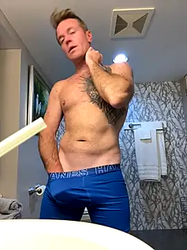 DILFiGuess11 online show from 10.23.25