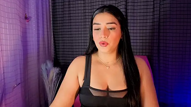 Kayleemorales online show from 12.17.25