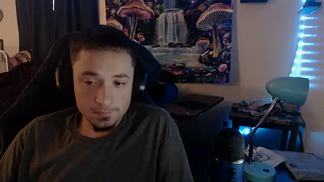 Snapshot of YoBlezz chatting on 09.11.25 YoBlezz online show from 09.11.25