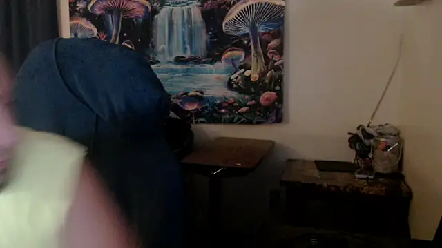 Snapshot of YoBlezz chatting on 09.13.25 YoBlezz online show from 09.13.25