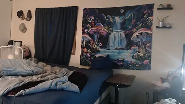 Snapshot of YoBlezz chatting on 09.15.25 YoBlezz online show from 09.15.25