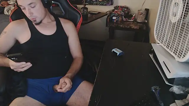 Snapshot of YoBlezz chatting on 09.23.25 YoBlezz online show from 09.23.25