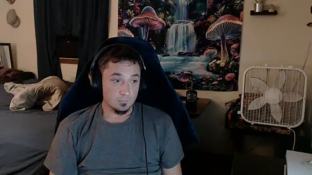 Snapshot of YoBlezz chatting on 09.24.25 YoBlezz online show from 09.24.25