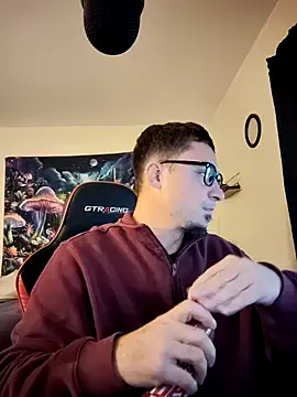 Snapshot of YoBlezz chatting on 09.26.25 YoBlezz online show from 09.26.25