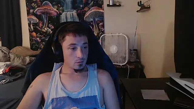 Snapshot of YoBlezz chatting on 09.29.25 YoBlezz online show from 09.29.25