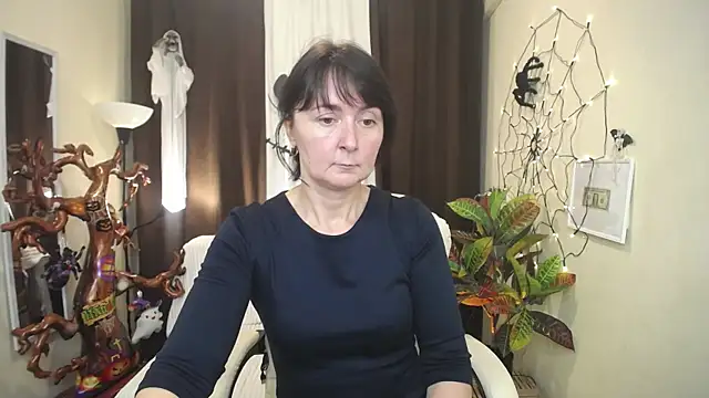 VivianGuchih online show from 10.12.25