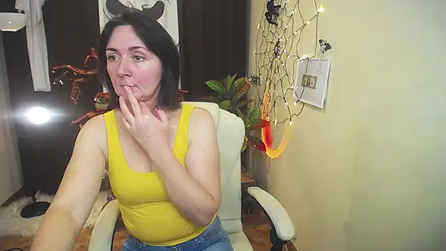 VivianGuchih online show from 10.18.25