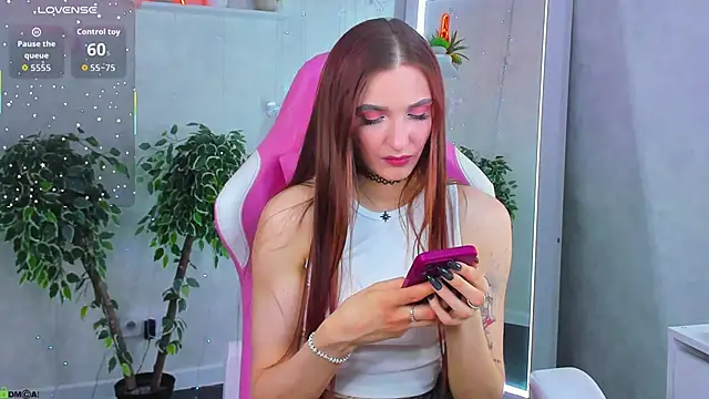 Snapshot of Alisha_Green chatting on 04.15.26 Alisha Green online show from 04.15.26