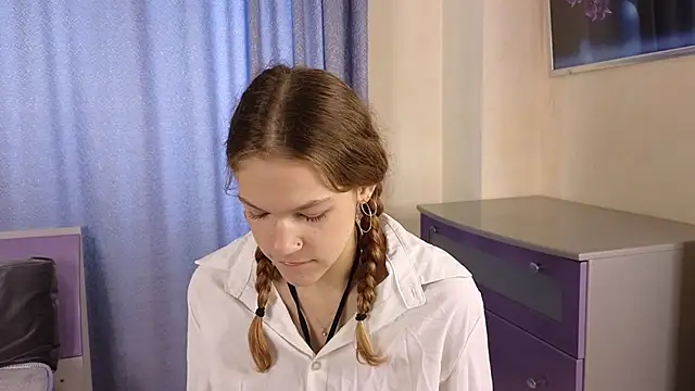 VelvetRisque online show from 10.12.25