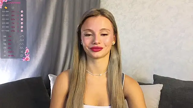 Snapshot of NaughtySeraphine chatting on 10.24.25 NaughtySeraphine online show from 10.24.25