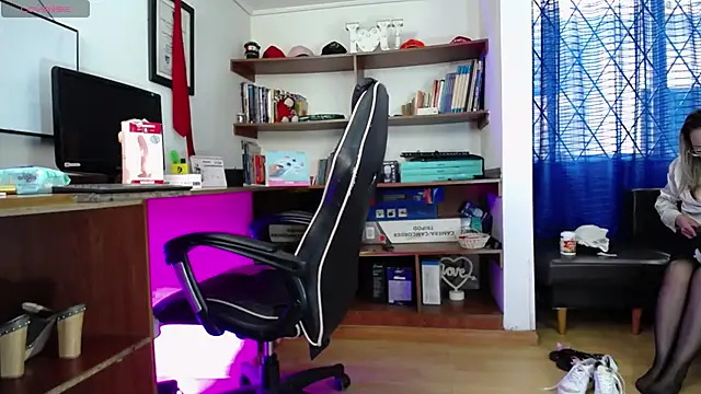 GretaVoss  online show from 10.27.25