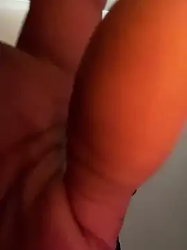 Snapshot of dmmeformerch chatting on 02.18.26 dmmeformerch online show from 02.18.26