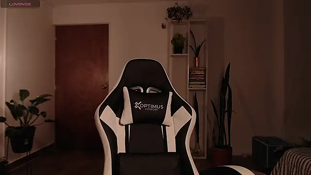 Ellyuwuw online show from 11.06.25