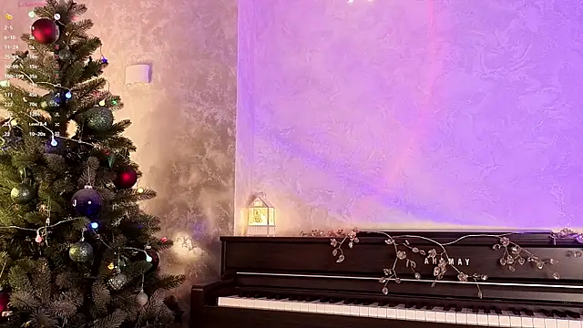 Snapshot of Sunflovery chatting on 12.21.25 Sunflovery online show from 12.21.25