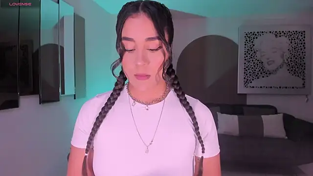 SussyBellX online show from 11.04.25