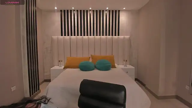 LaurentConnor online show from 11.14.25