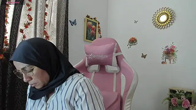 Snapshot of dalila_kemur chatting on 05.26.26 dalila kemur online show from 05.26.26