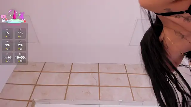 Snapshot of RoxyLior chatting on 01.17.26 RoxyLior online show from 01.17.26